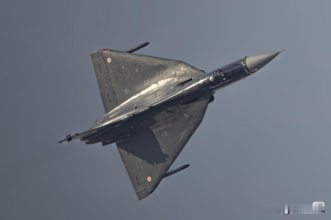 震惊全世界！印度“三哥”光辉战机炫技失败，坠毁成灰了！三哥这国产战机研发之路