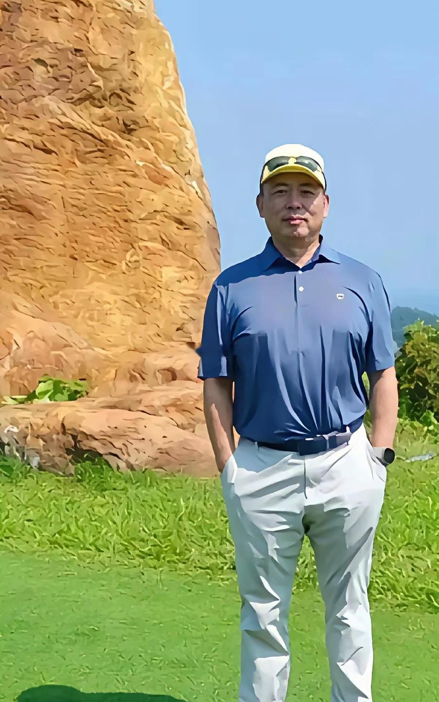 有人问千亿身价的段永平，“一天到晚你都干点啥？”他说：“吃饭、打球、睡觉。”很多