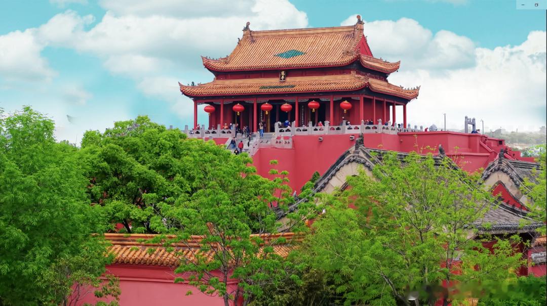 开封的夏天，是宋韵与水波共舞的诗意！“一城宋韵半城水”的古城，夏风掠过清明上河