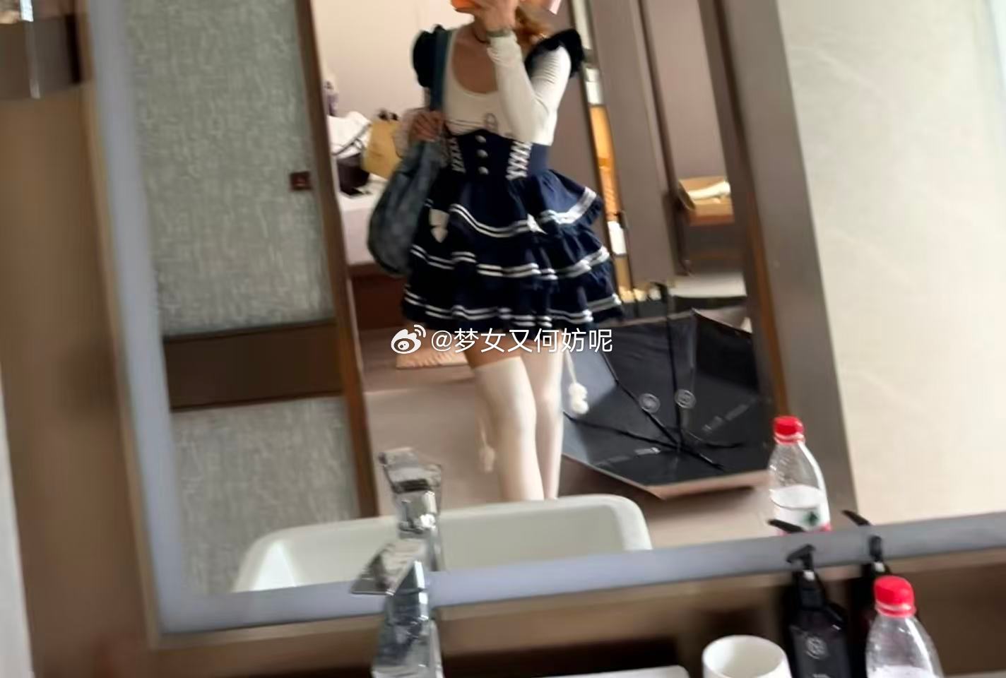 好纠结穿哪个去迪士尼呀😫​​​