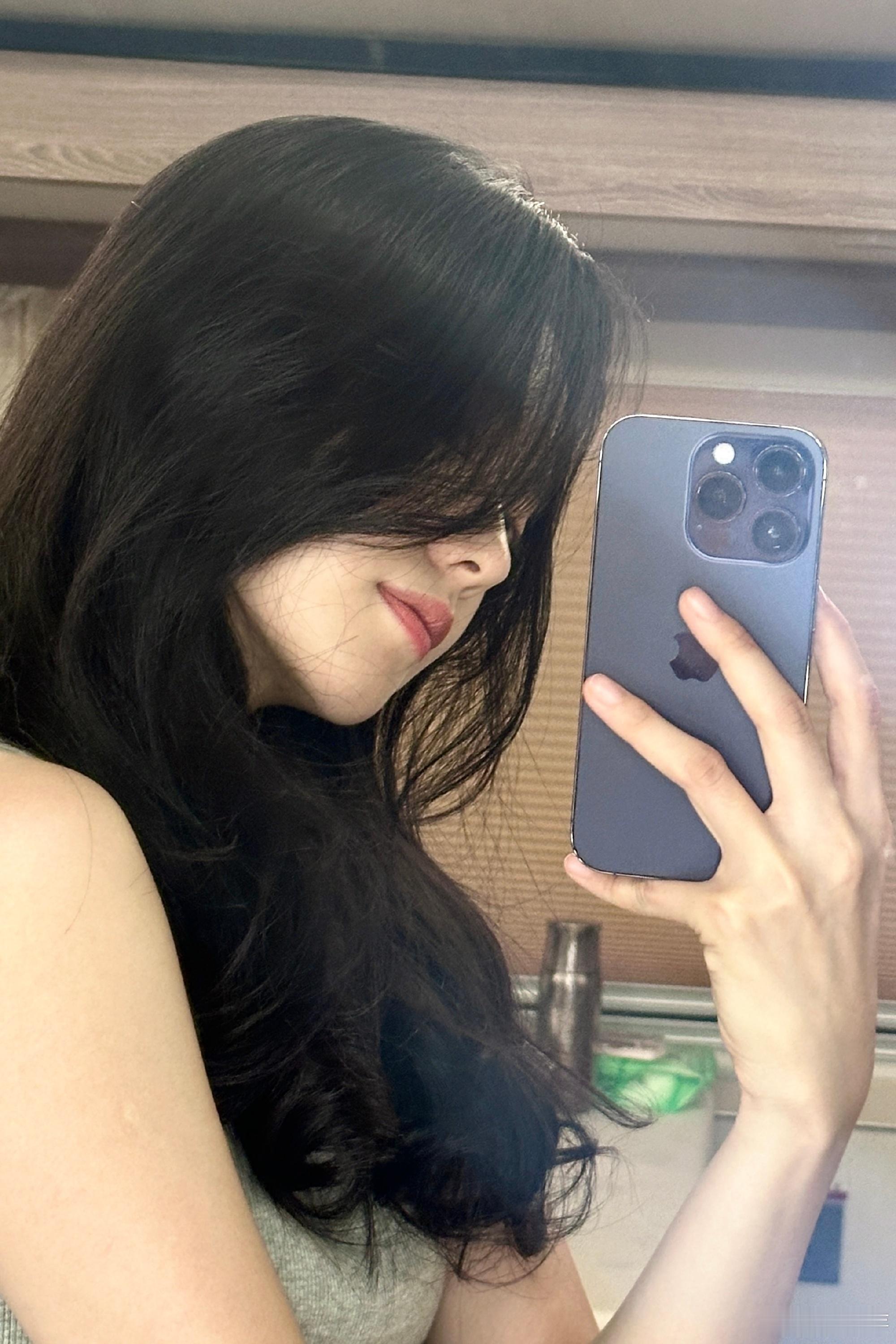 刘浩存今日更新🤳🏻存子随手扎个丸子头就超漂亮🥹​​​