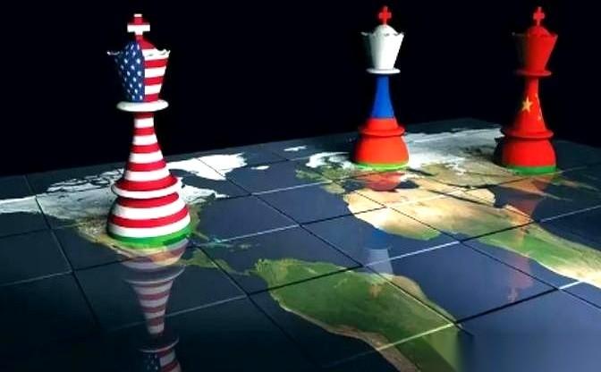 别看戏台上打得热闹，什么新三国演义，什么百年大变局。跟你说句扎心的大实话吧，剧