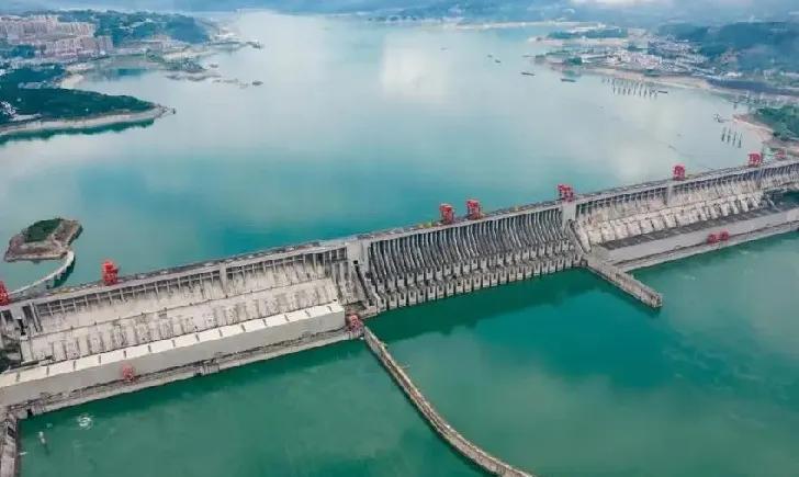 三峡大坝有军队驻守吗？这么说吧，三峡大坝属于外松内紧的防御体系，很多人去三峡玩
