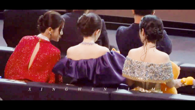 微博之夜致歉人家好着呢，辛芷蕾就爱跟杨幂聊天呢。按男星家说的一开始是3号，那后