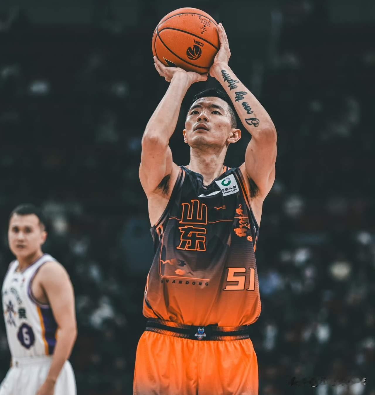 给山东管理层加鸡腿！陈林坚绝对是今年所有球队最成功的引援山东队88-94不敌