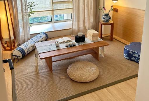 以前觉得榻榻米是小户型的救星，直到在上海亲戚家住了一周，才发现我家那间装了榻榻米