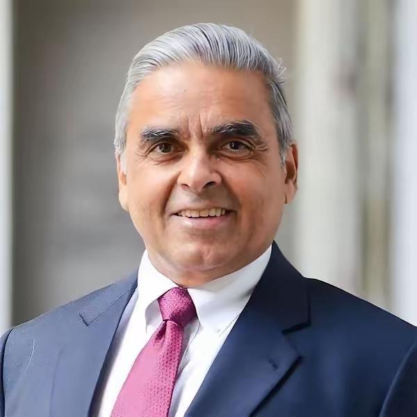 刚刚看了一个采访的视频，记者问被采访的专家，中国强大的代价是什么？专家没有直接回