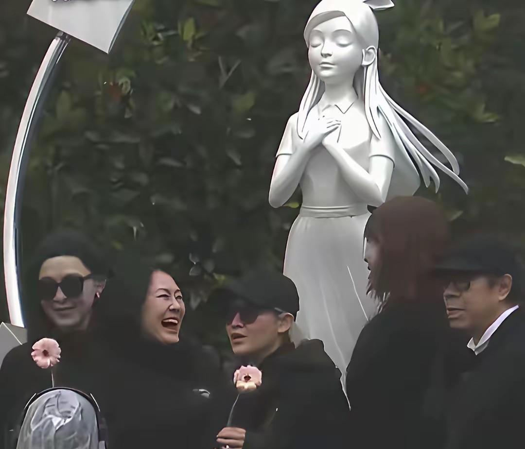 许雅钧对小S的爱，根本不是风花雪月，而是刀刀见肉的“战友情”。很多人骂他，却没