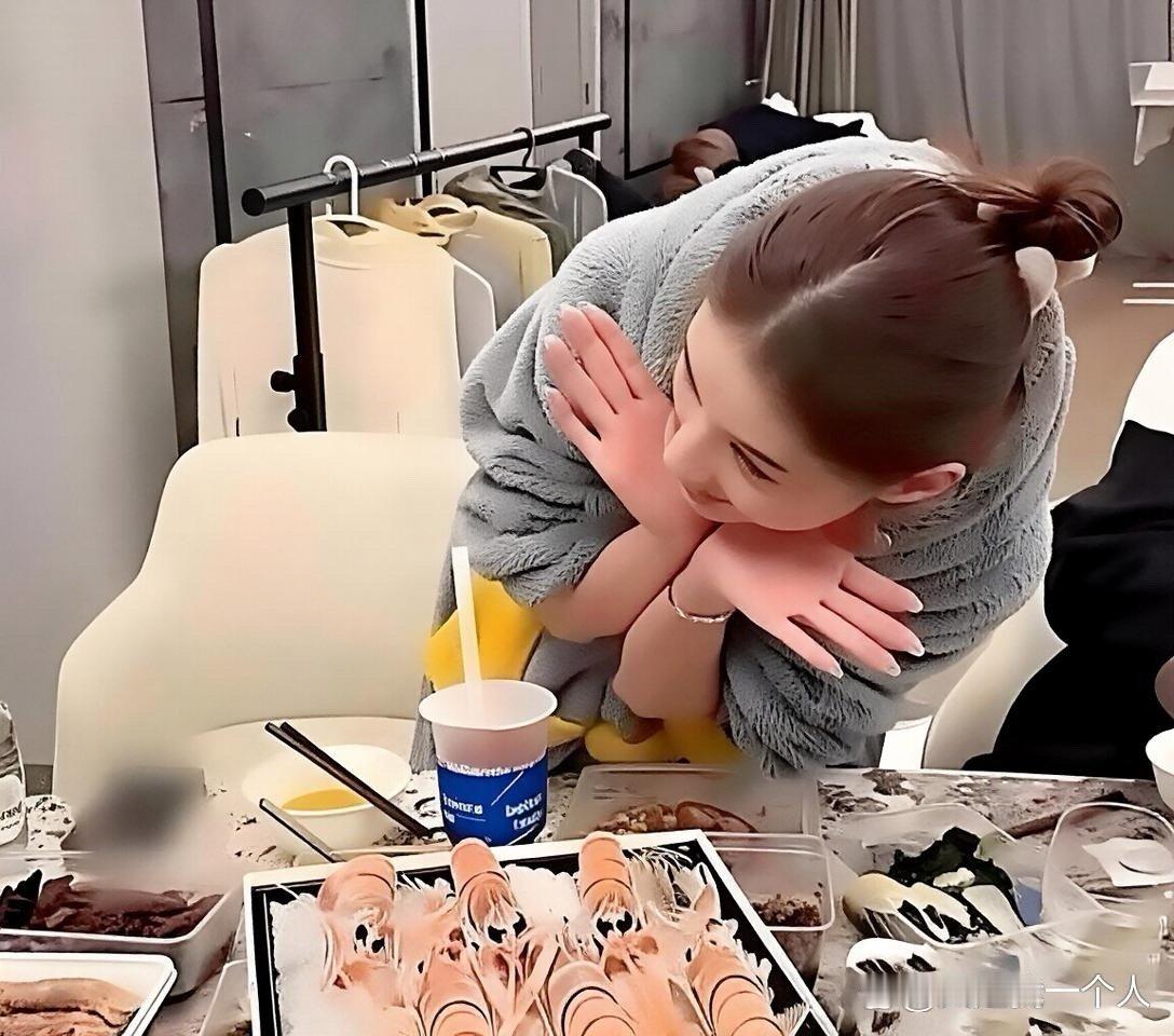 何超莲这波炫富也太绝了！直接让人哑口无言，这才是真正的低调奢华有内涵！