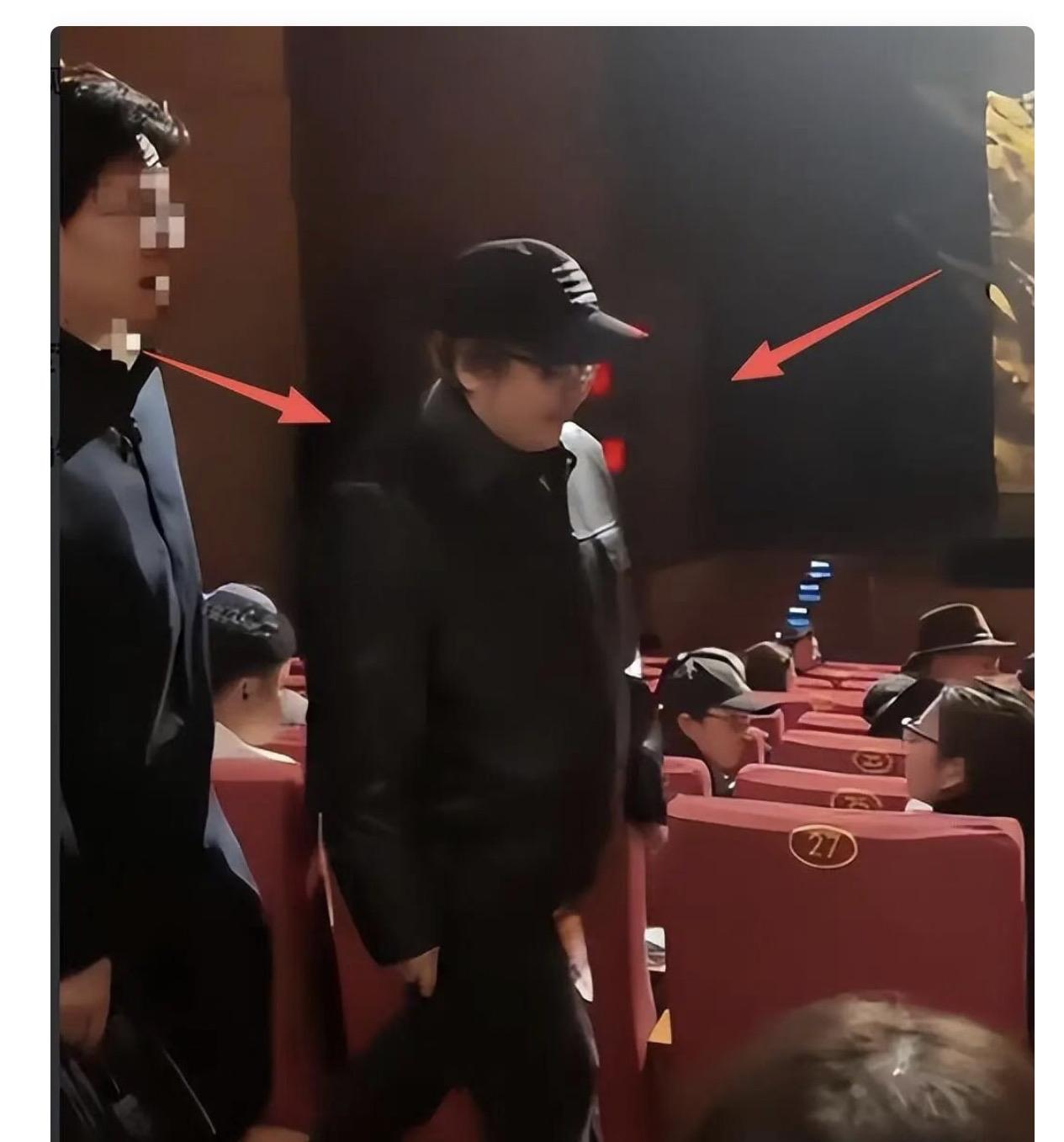 哎我去！没想到啊，走个面风波后43天韩红现身了！和之前“张扬嘚瑟”的模式不同