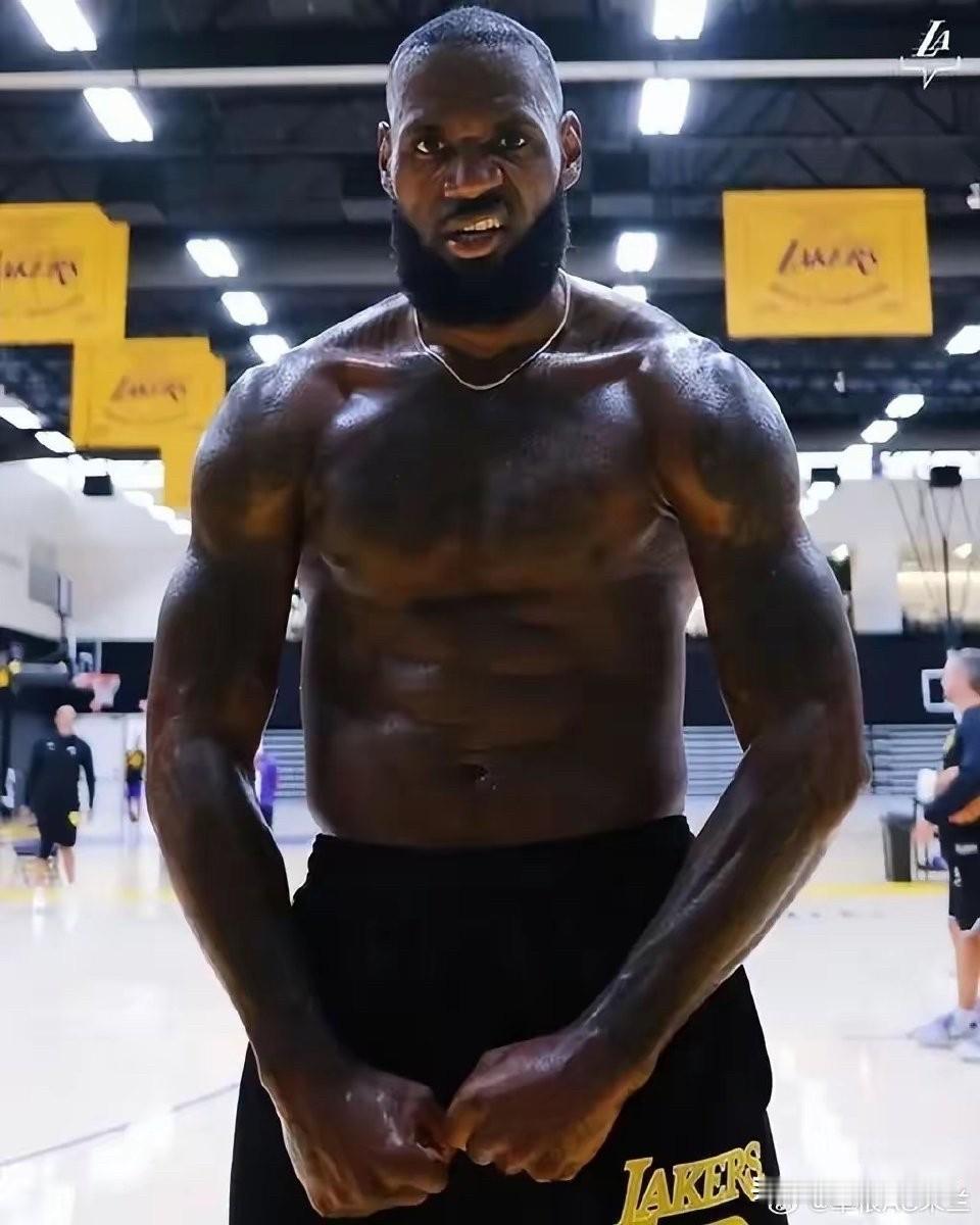 除了詹姆斯，没人能做到！41岁，场均快攻拿7分，联盟第一；40岁，场均快攻