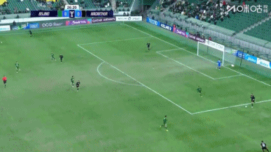 亚冠第6场，北京国安这场高位逼抢还可以，在麦克阿瑟后场抢断，直塞张玉宁，张玉宁在