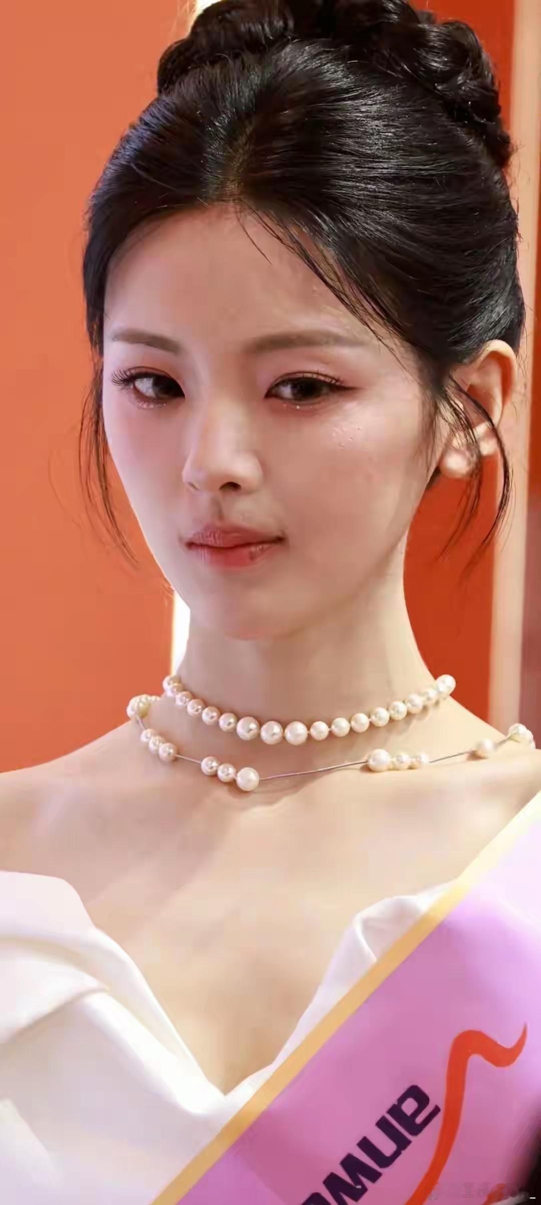 28岁杨超越怼脸生图出圈！天生淡颜天花板，少女感从未掉线​​​