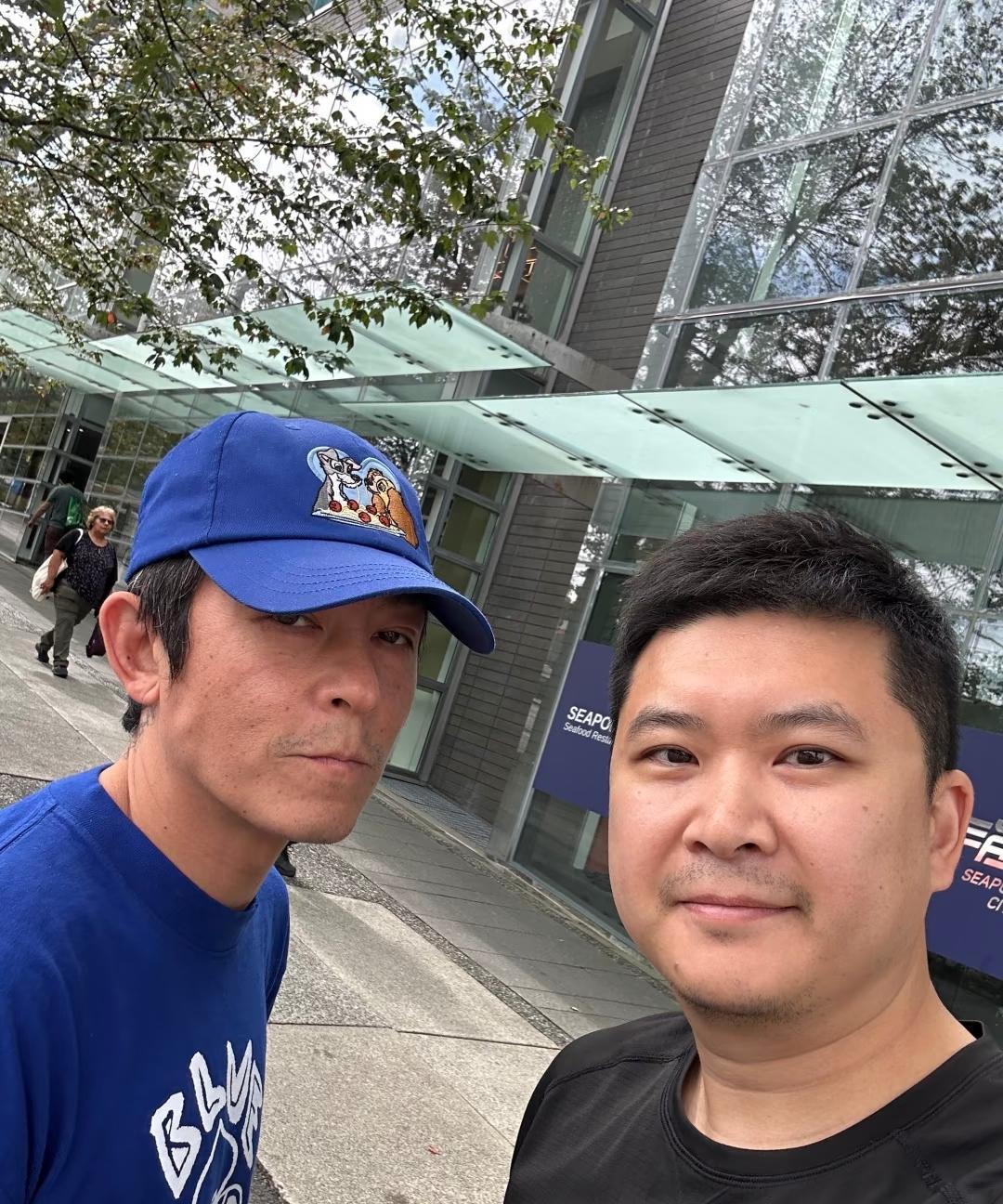 陈冠希越来越像赵本山了！