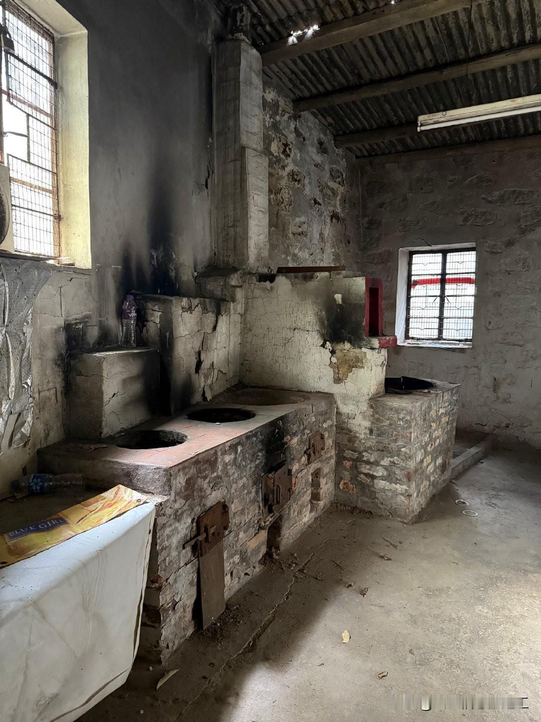 传说中的“姑婆屋”以前顺德的女生到富裕家庭做工人，终身不嫁，称为“自梳女”