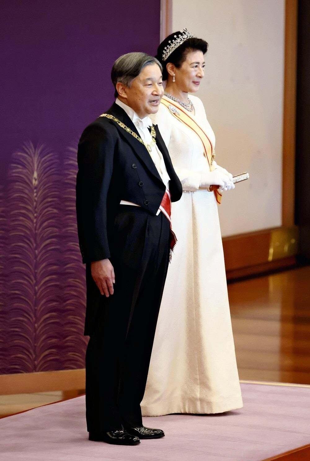 他来了，秋筱宫悠仁亲王迈着迷茫的步伐来了，眼神一如既往的清澈而又愚蠢。亲女儿日