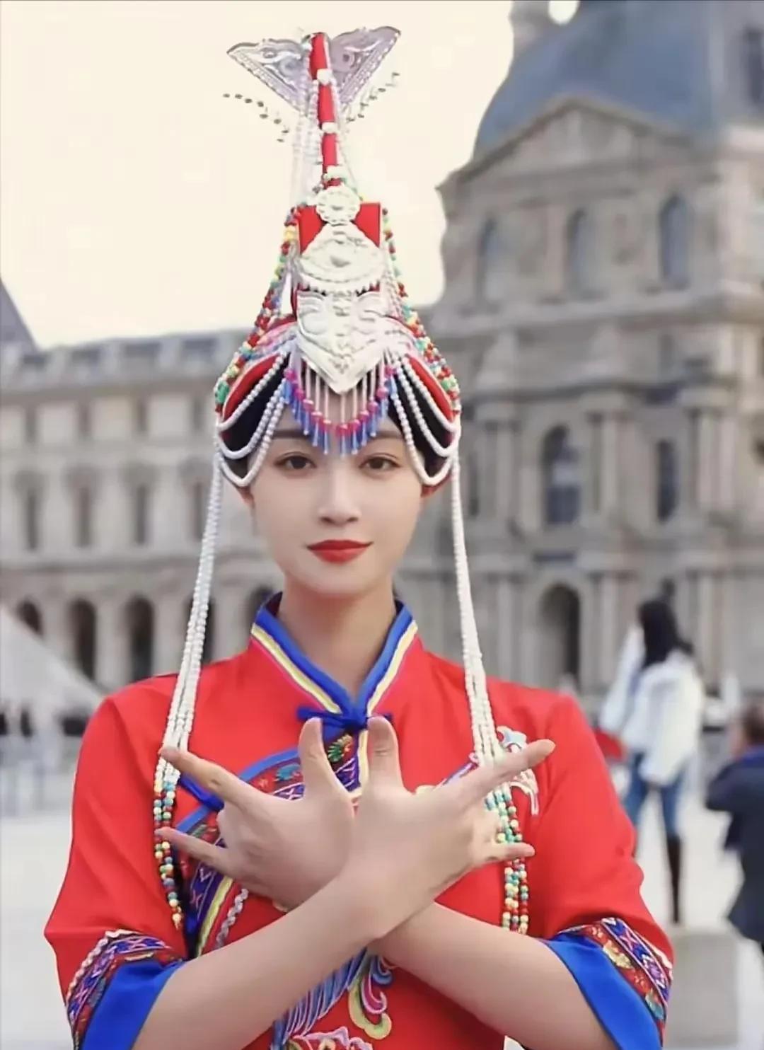 原来蓝盈莹是“真”公主啊，难怪在《甄嬛传》中一副不服管教，谁都看不上的感觉。原来