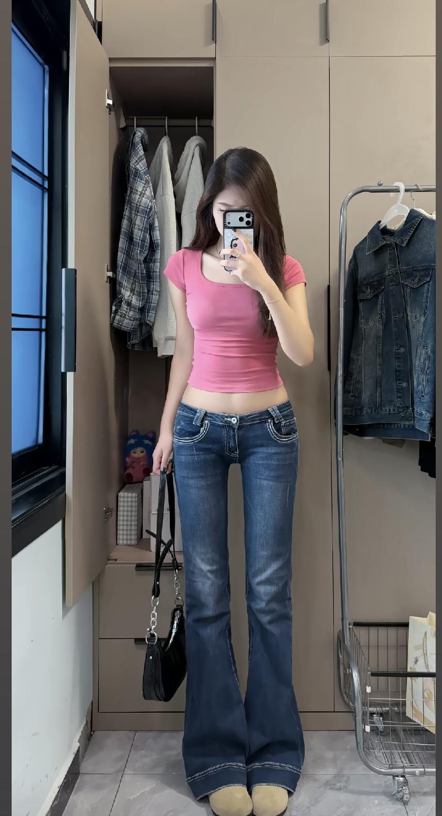 牛仔裤搭配衣服，怎么拍才好看这样的搭配会不会很养眼啊，给个赞赞！