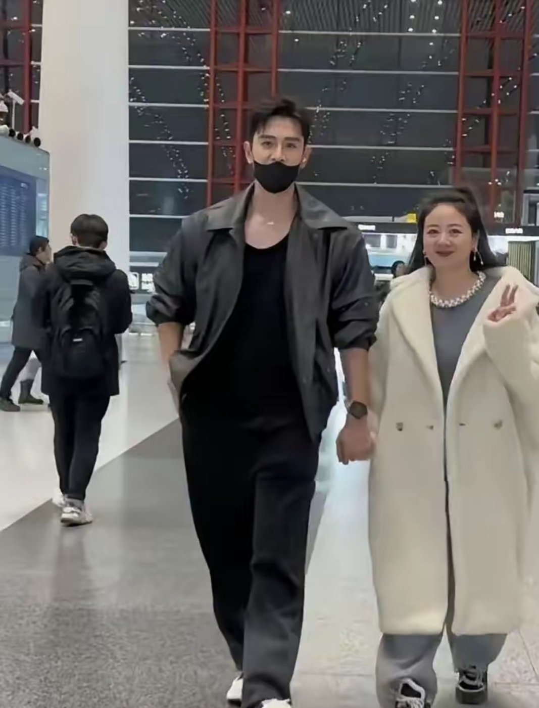 最好的爱，是无论她何种模样，都能坦然骄傲地带在身边，经超这份坦荡真的很戳人。