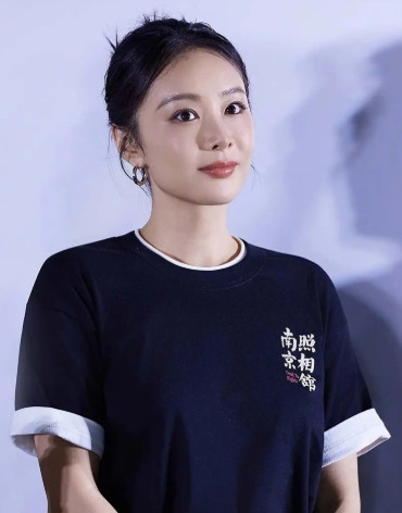 高叶之前在采访里说过，自己37岁还没结婚，主要有两个原因。一方面，她是真