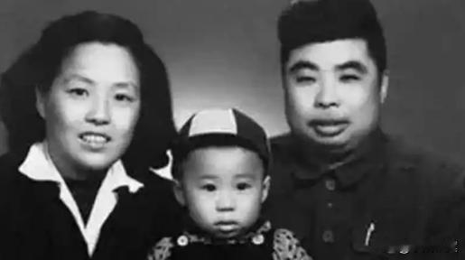 陈绥圻本来是一位职工，1954年被叶X推荐调到空军以后，就把巴结林家当