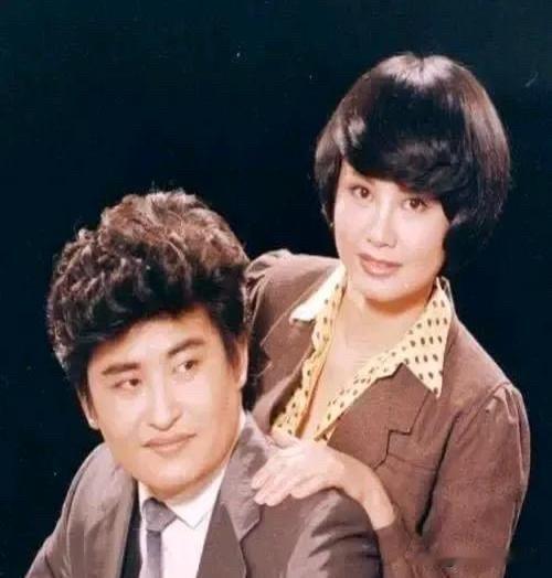 刘欢当年因为父母阻挡他和卢璐结婚，还被父母迫着给卢璐写过一封绝交信。刘欢当年