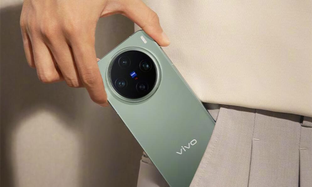 【首款天玑9500小屏旗舰vivoX300曝光】近日，有网友公布了vivoX