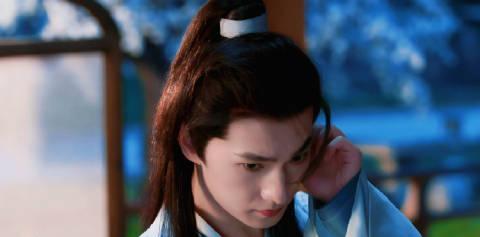 #韩立小仙师#像是从平凡中破茧而出的仙蝶。他从一介凡人踏上修仙路，历经无数磨难，
