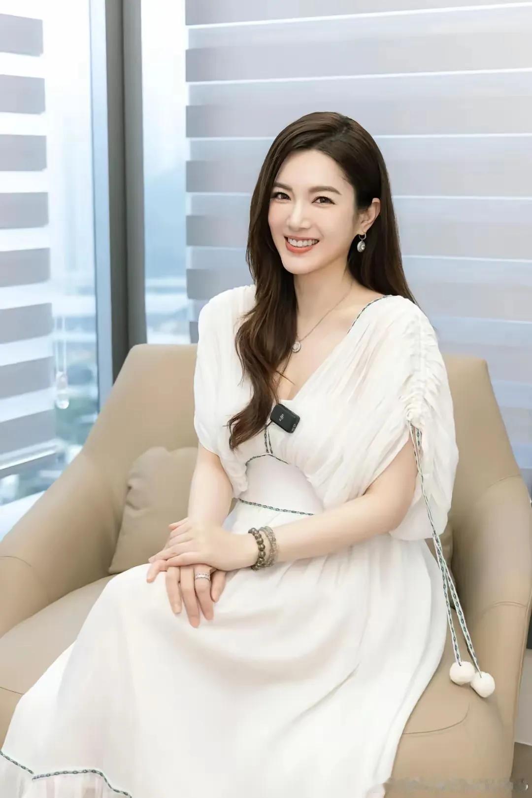 苟芸慧近日参加活动大方承认已办完离婚手续，恢复单身状态。苟芸慧离婚消息已经传