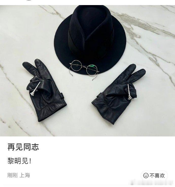 张若昀帮陈千里比耶陈千里在剧里应该是那种连笑都不太会笑的人吧，隐忍冷静步步为营