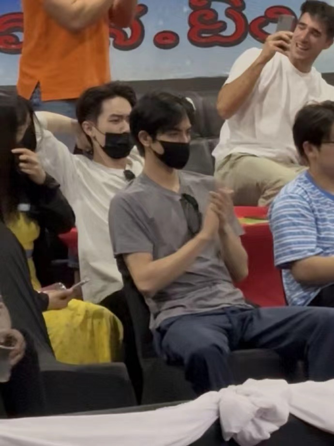 宋威龙模糊的画质高帧率的眉眼宋威龙模糊的画质高帧率的眉眼，网友在清迈偶遇宋威龙