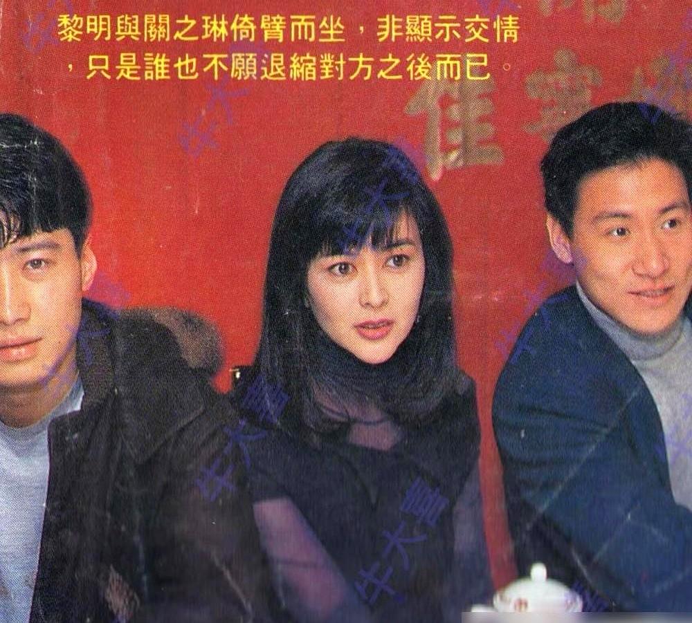 戏里张学友把黎明打趴下，抱得美人归。导演一喊“咔”，待遇全变了。1992年拍《明月照尖东》，张学友演