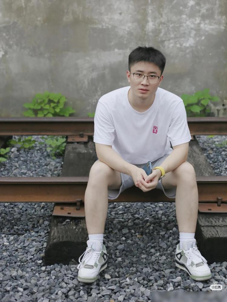 中秋佳节，人家晒美食，我就晒晒我的儿子。做父母的，最怕的是孩子在外头忙起来，