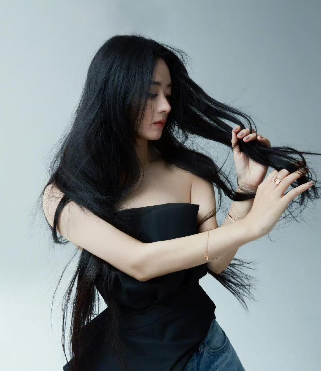 赵丽颖最戳我的，从来不是她的美貌，而是她的“不服输”！曾经被嘲土气、圆脸不配当