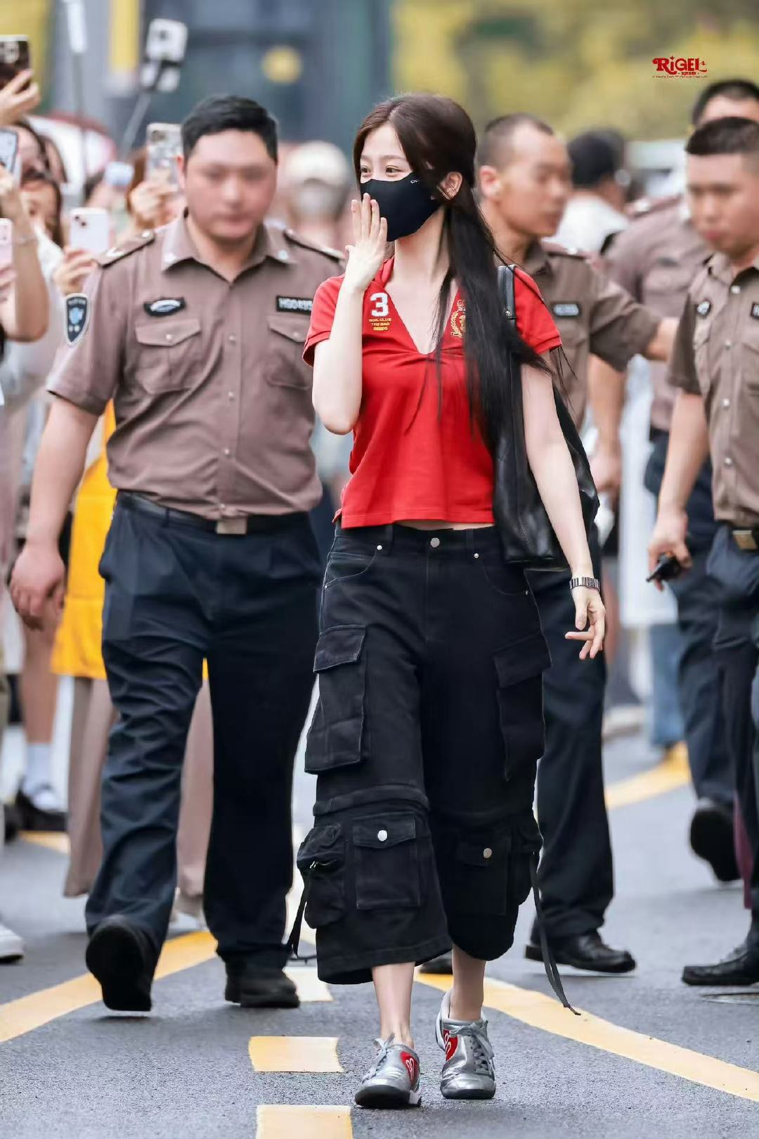 虞书欣长生骨开机上班路透虞书欣长生骨开机上班哇！欣欣上班啦～开机大吉，期待见面