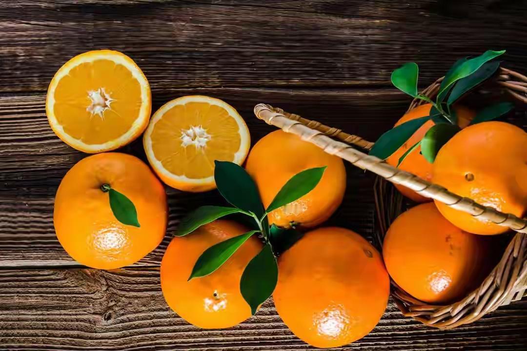 🍊橙子再次被发现！医生坦言：高血压患者常吃，或出现这3种变化——不是“水果