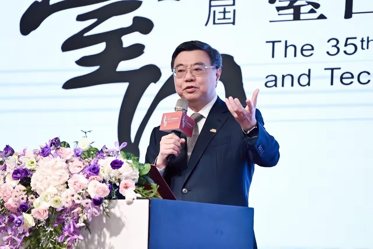 近日，台湾伪行政院长卓荣泰叫嚣：“2300万台湾民众没有回归选项！”他表示，台湾