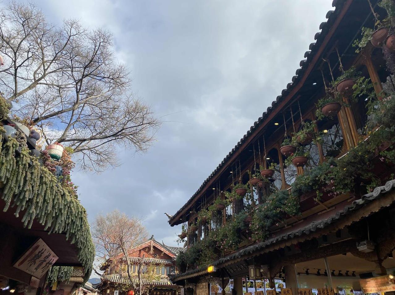 丽江古城要收费了，看来以后去丽江要多一份支出了。据多家媒体报道，从今年8月1日丽