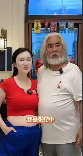 张纪中上热榜了，起因是他发帖庆祝女儿一周岁生日，有网友留言，“我要做你女婿”，张