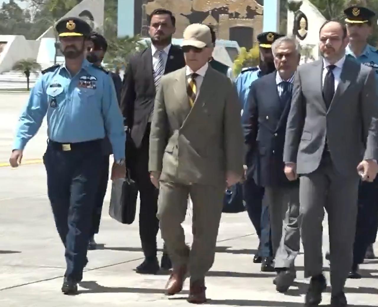 巴基斯坦总理夏巴兹·谢里夫，率团前往沙特进行访问。这是巴基斯坦空军进驻沙特以