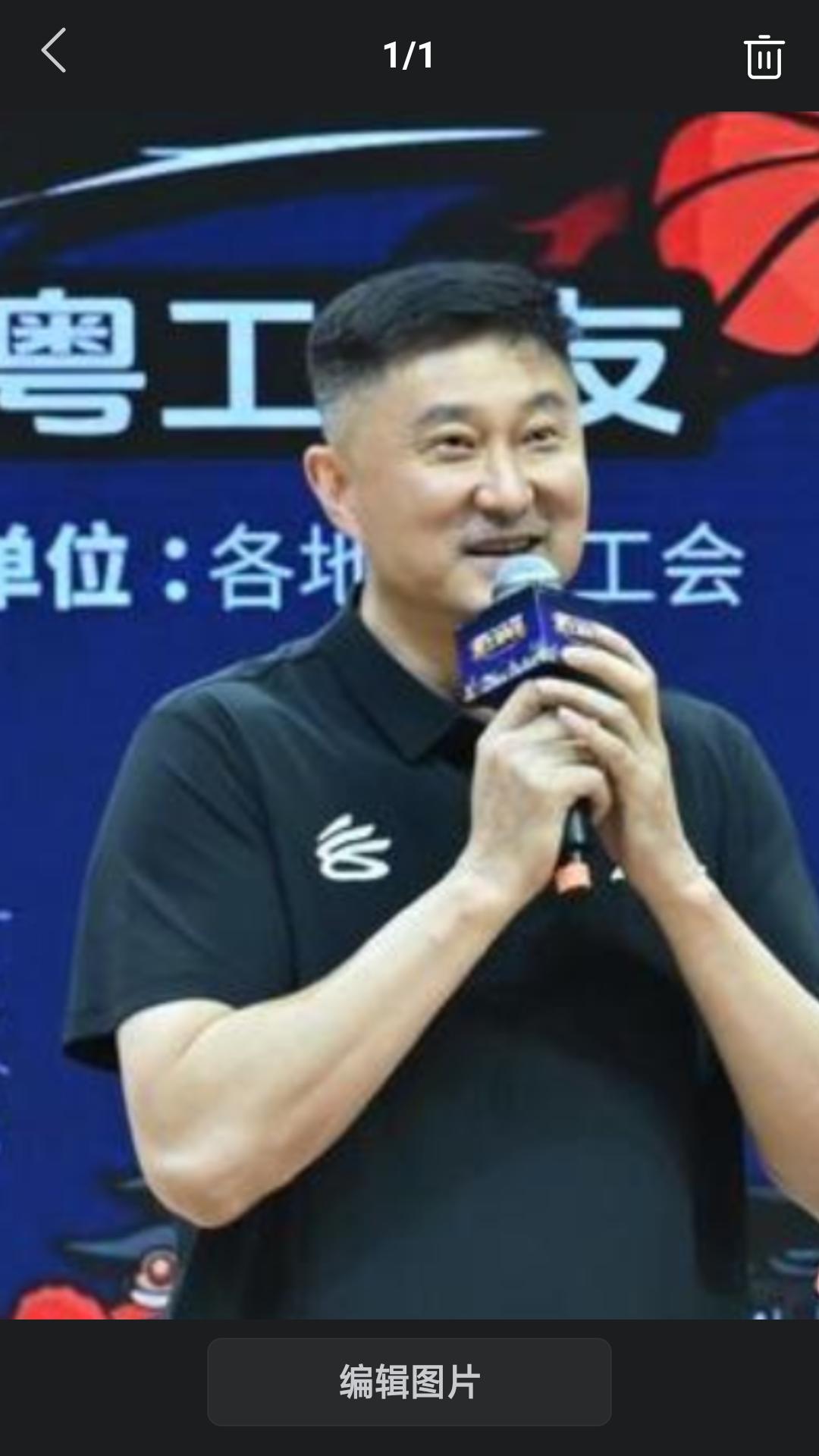 【杜峰出任广东宏远男篮总教练】据中新网记者张璐8月24日晚从广东宏远俱乐部消息证