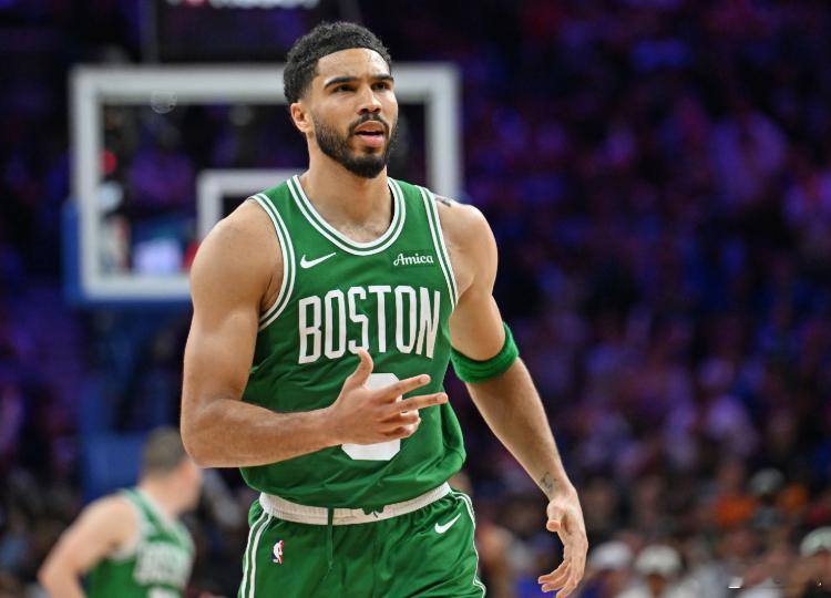 明日NBA首轮系列赛，凯尔特人将迎来与76人的抢七大战。凯尔特人更新了球队的伤病