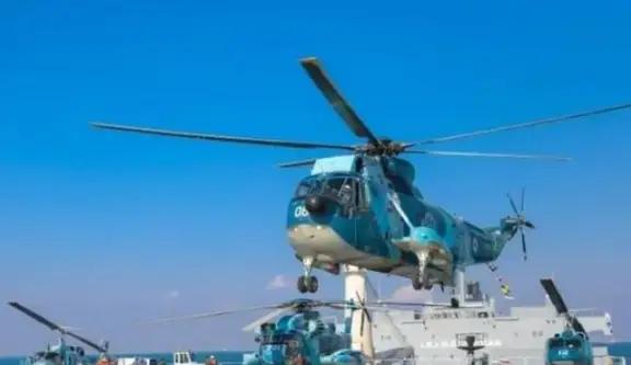 中东火药味冲天！伊朗急撤金砖军演，12万吨“航母”火速回防，美军真要动手？