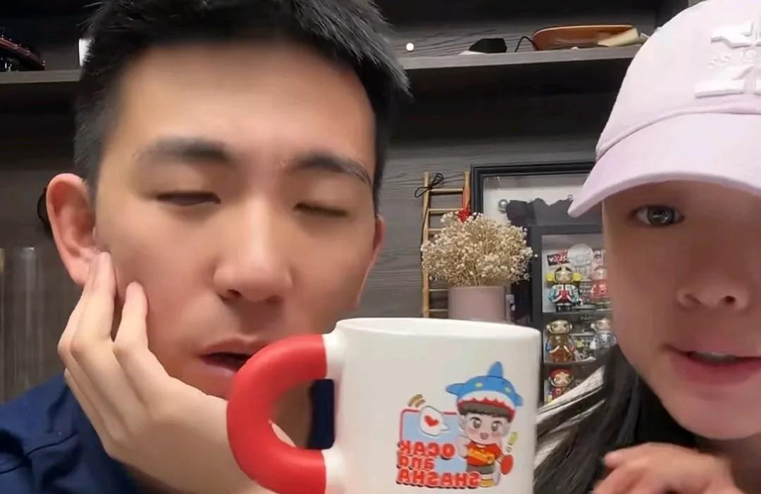马特直播间近日谈及多哈世乒赛分组，有球迷担心王曼昱与张本美和同区恐难压制对手。马