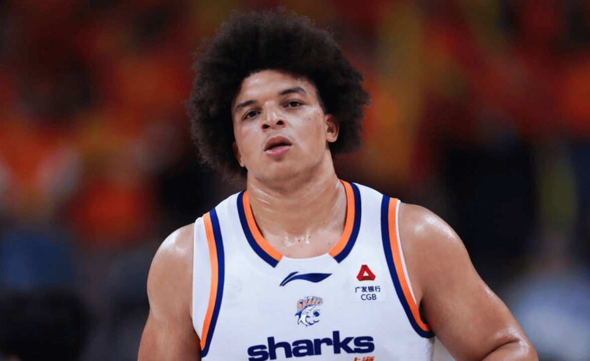 洛夫顿: 我的背伤恢复得很好, 大家都很兴奋我们赢球了