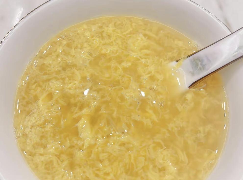 每天喝一碗开水冲鸡蛋的人，最后会怎么样？对身体是好是坏？很多人小时候都见过家