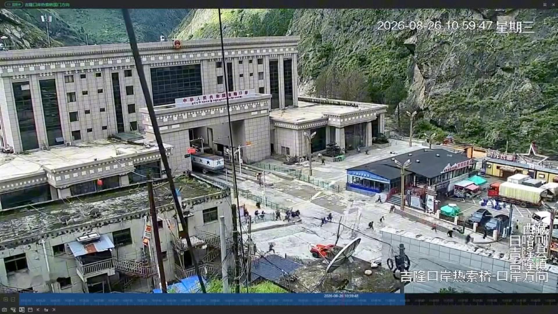 完全一瞬间，根本来不及跑​​​