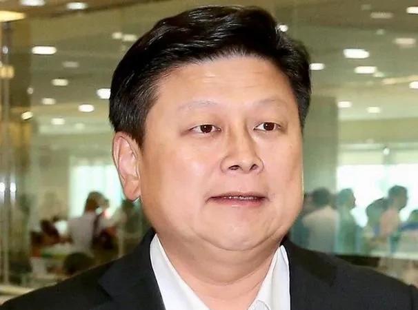 八十多岁的退师“叶霸”，成了民进党罢免傅崐萁的要角。都这么大岁数了，不待在家里享