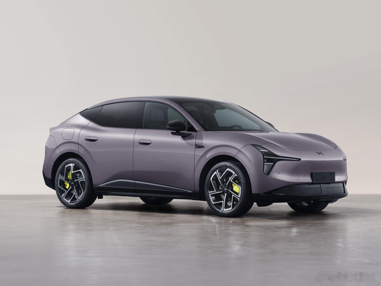 新公告里小鹏还出了一个L03，从头灯就能看出来，它应该就是之前“MonaM03