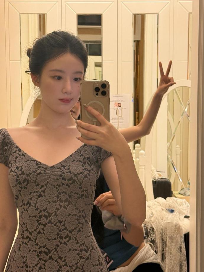 从照片里能看出叶舒华不是单身吗？​​​